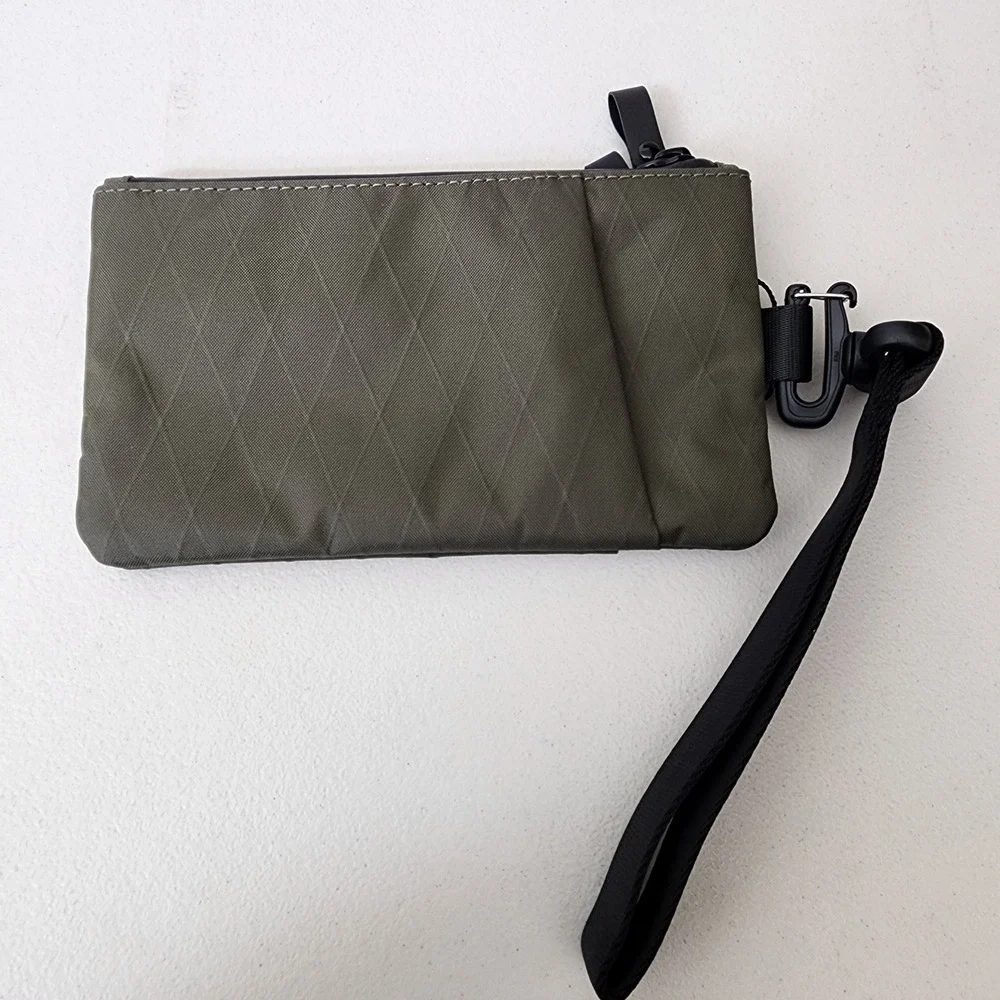 Alpaka zip clutch